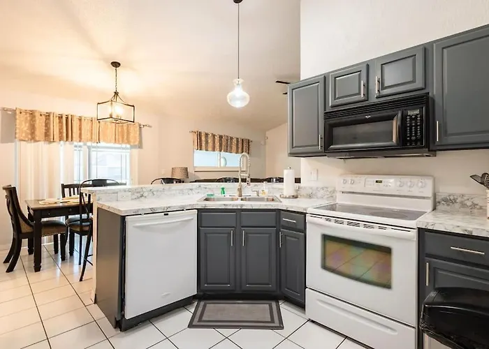 13 Mins From Disney Arcade, Private Pool, & Themed Rooms