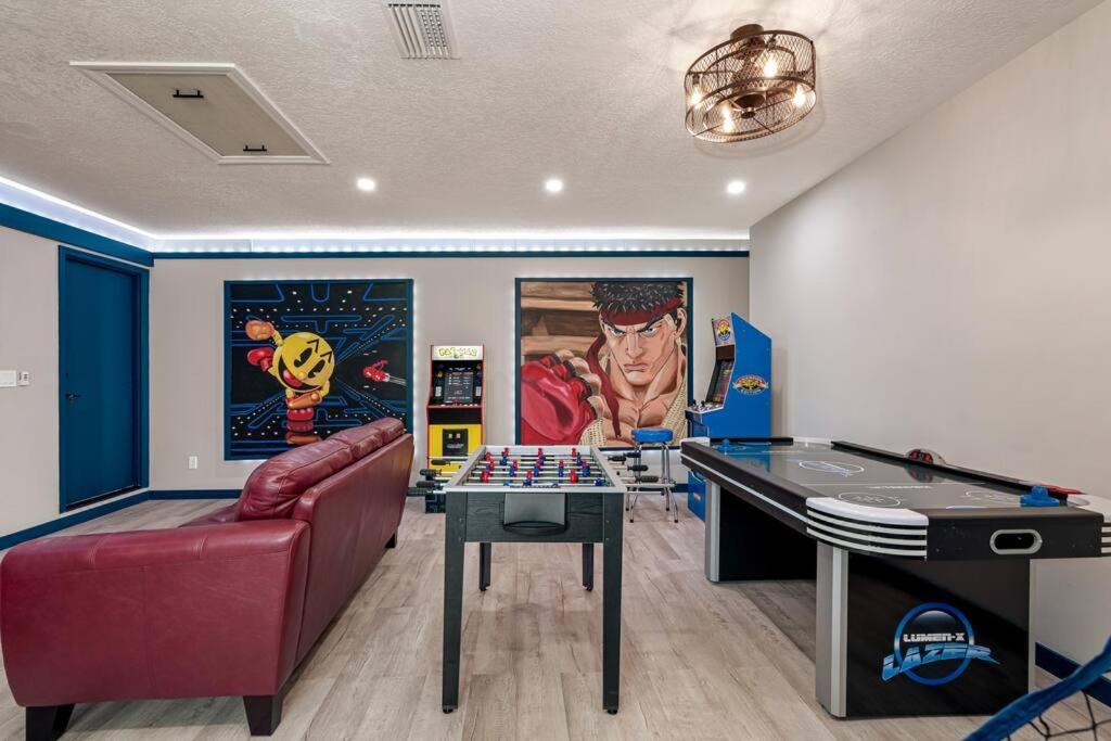 13 Mins From Arcade, Private Pool, & Themed *