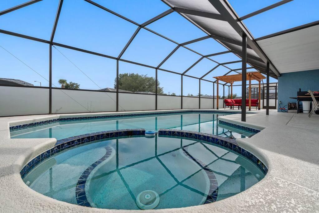 Holiday home 13 Mins From Arcade, Private Pool, & Themed