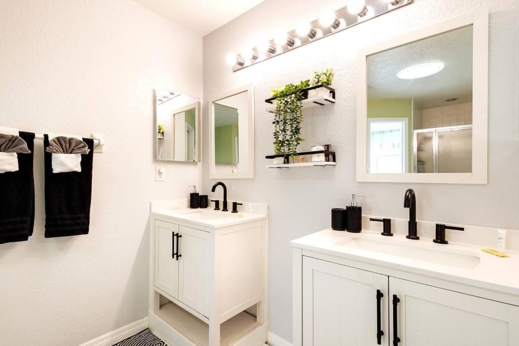 Holiday home 13 Mins From Arcade, Private Pool, & Themed Orlando
