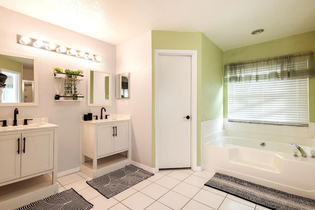 13 Mins From Arcade, Private Pool, & Themed Orlando