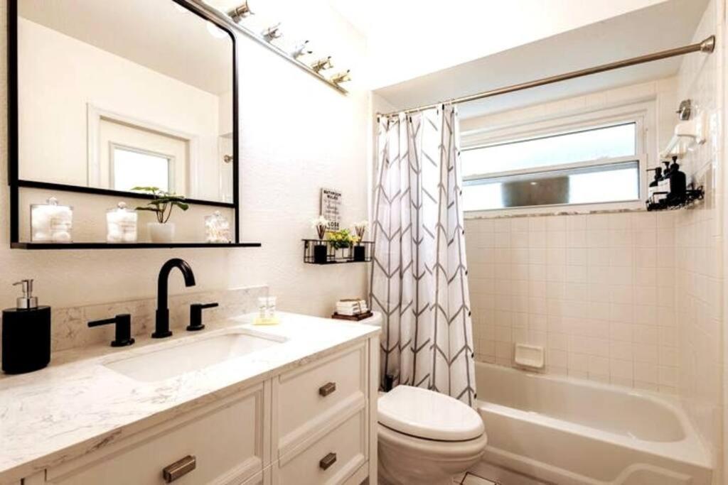 Holiday home 13 Mins From Arcade, Private Pool, & Themed Orlando