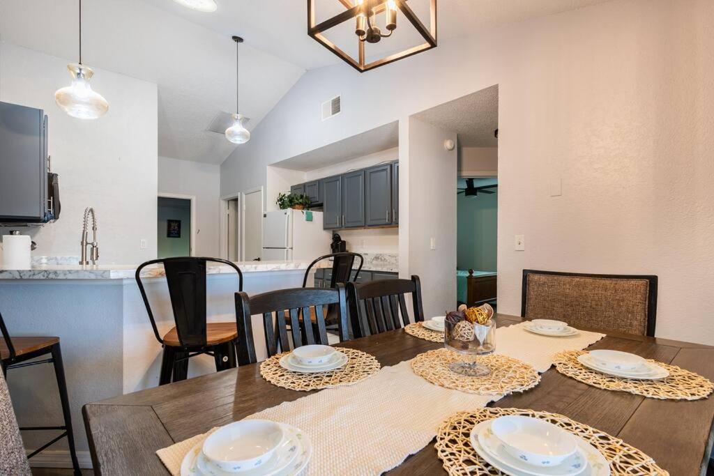 Holiday home 13 Mins From Arcade, Private Pool, & Themed Orlando