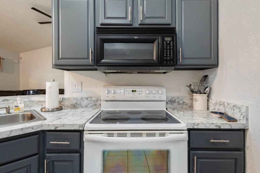 Holiday home 13 Mins From Arcade, Private Pool, & Themed Orlando