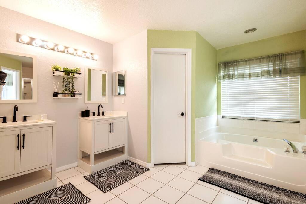 13 Mins From Arcade, Private Pool, & Themed Orlando