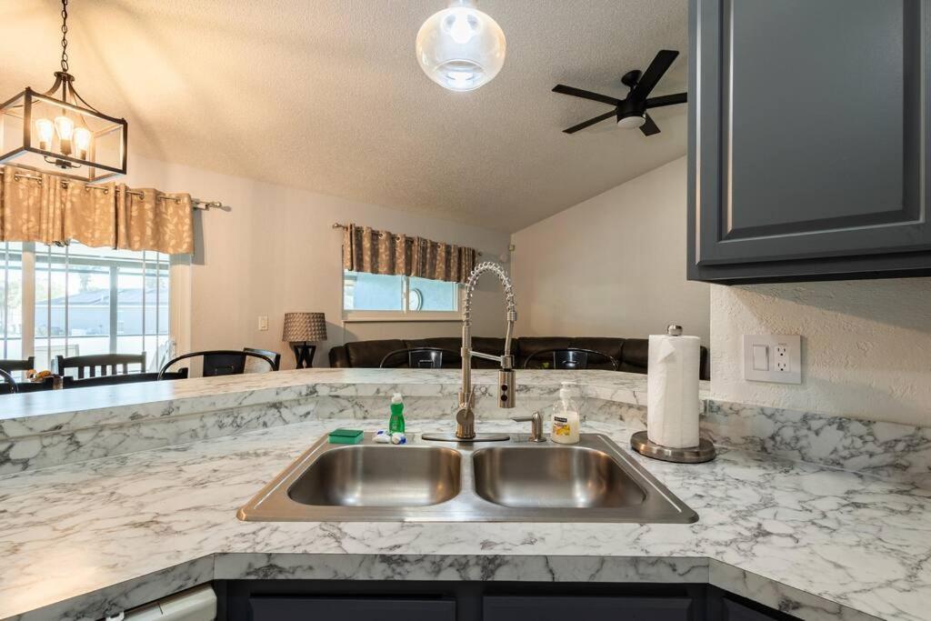 Holiday home 13 Mins From Arcade, Private Pool, & Themed