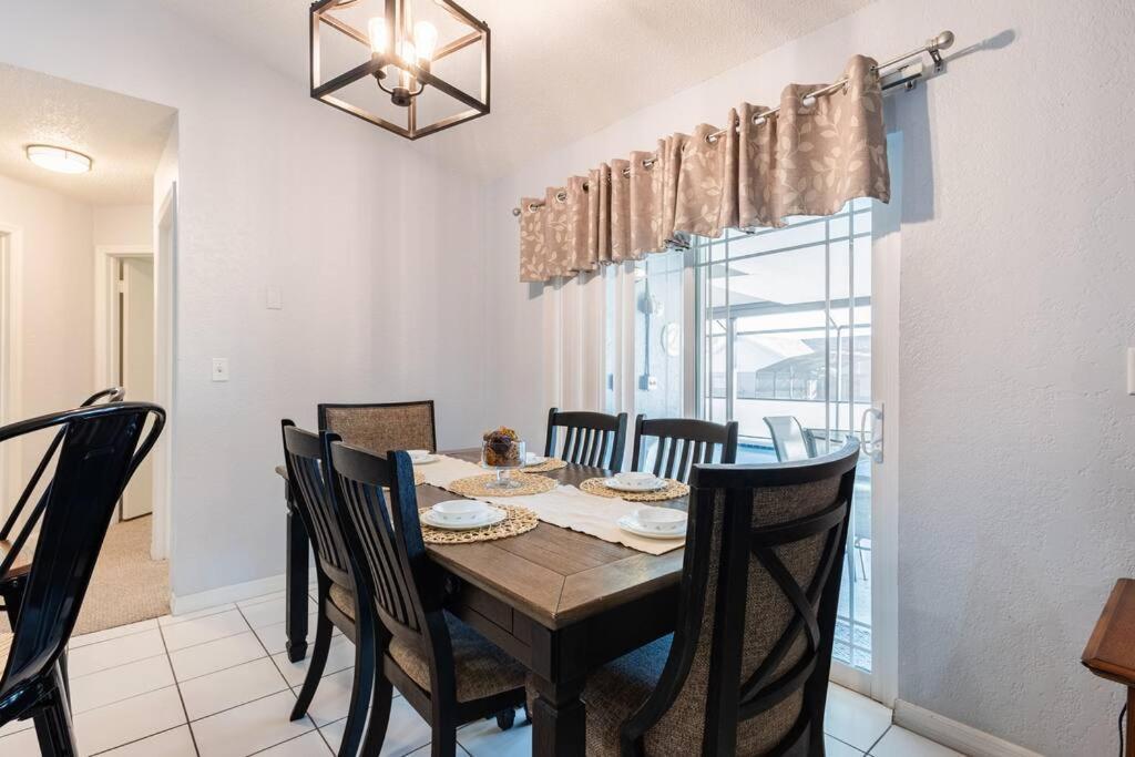Holiday home 13 Mins From Arcade, Private Pool, & Themed *